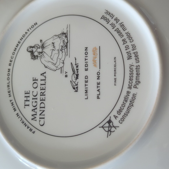 Franklin Mint Heirloom Disney's "The Magic Of Cinderella" Limited Edition 8" - Picture 3 of 3